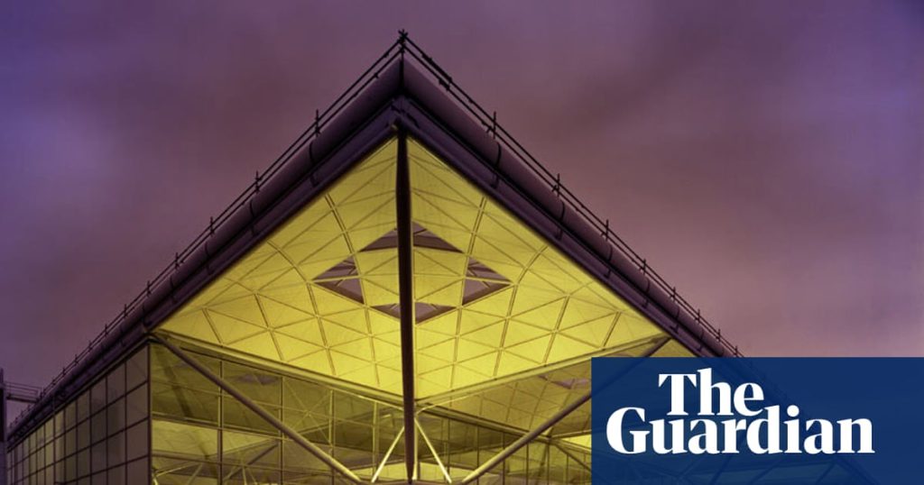 Passengers left with no compensation after Stansted and Heathrow flight delays